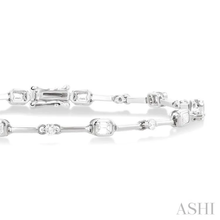 1 1/3 ctw Bezel Set Emerald and Round Cut Diamond Bar Link Bracelet in 14K White Gold