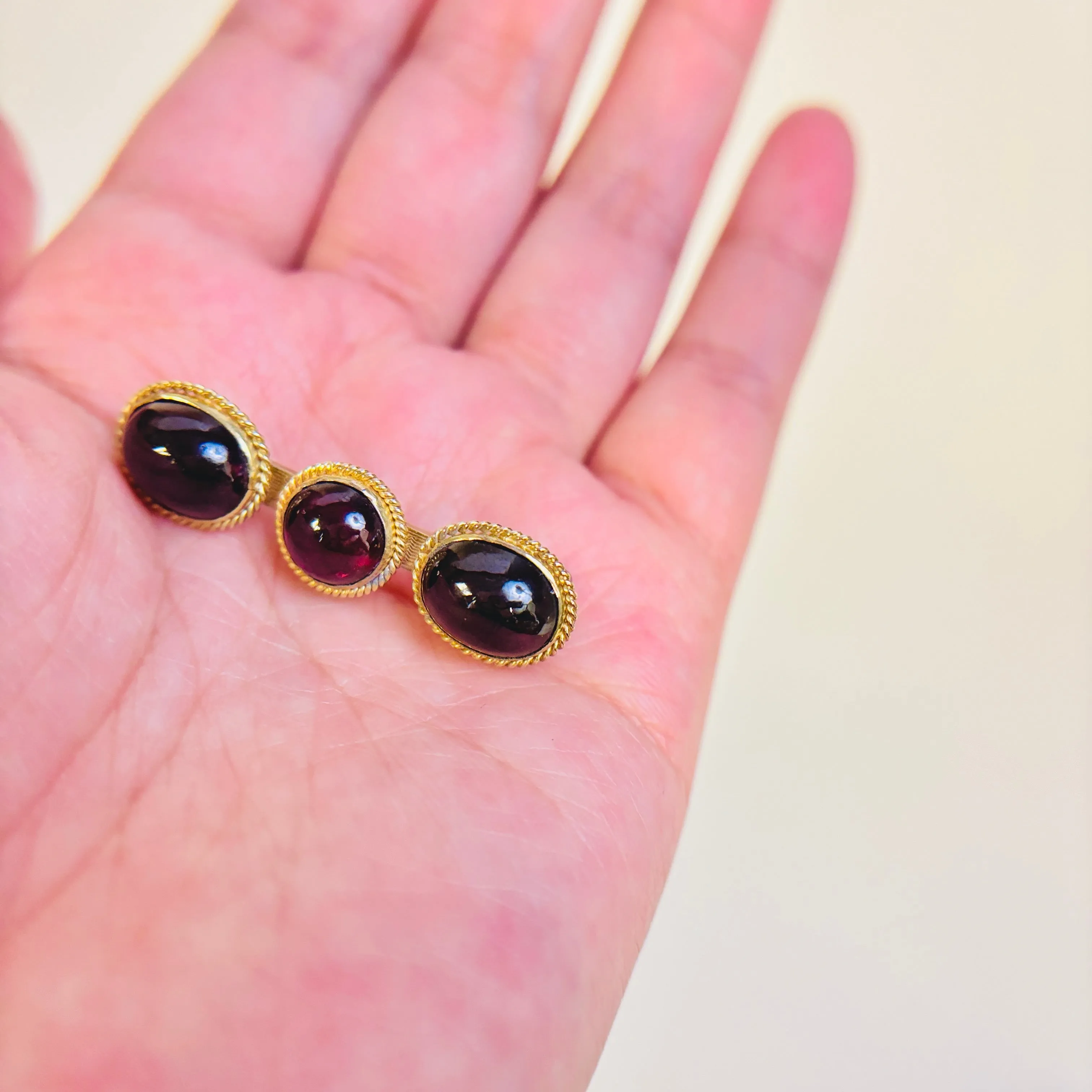 18k Yellow Gold Garnet Brooch | 12.5 ctw |