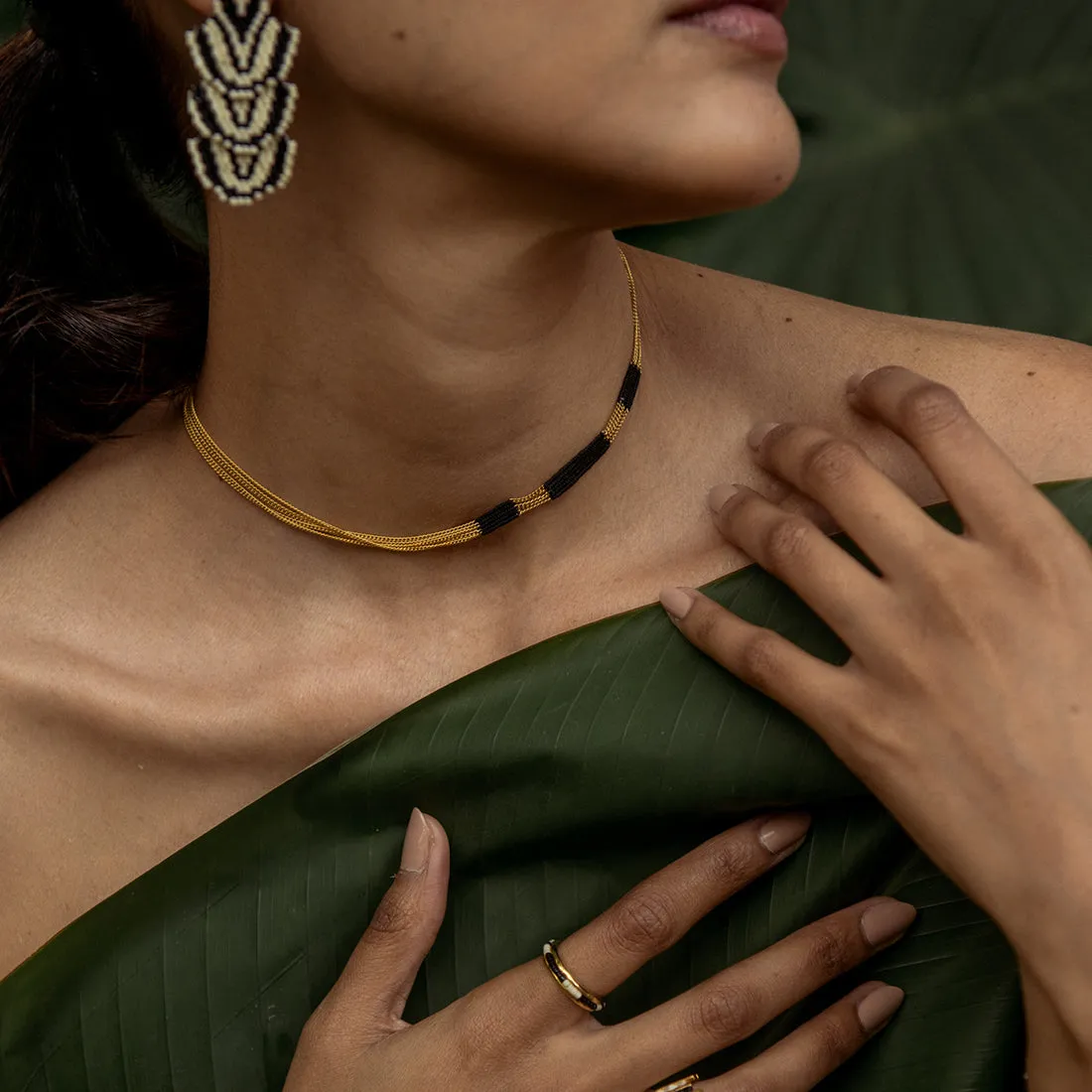 Adjustable gold plated chain necklace with threads - medium