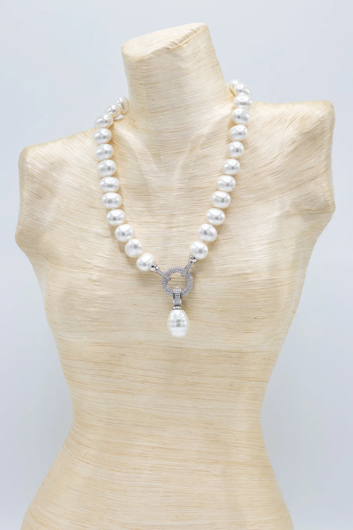 AKA Shell Pearl Pendant Necklaces and bracelets