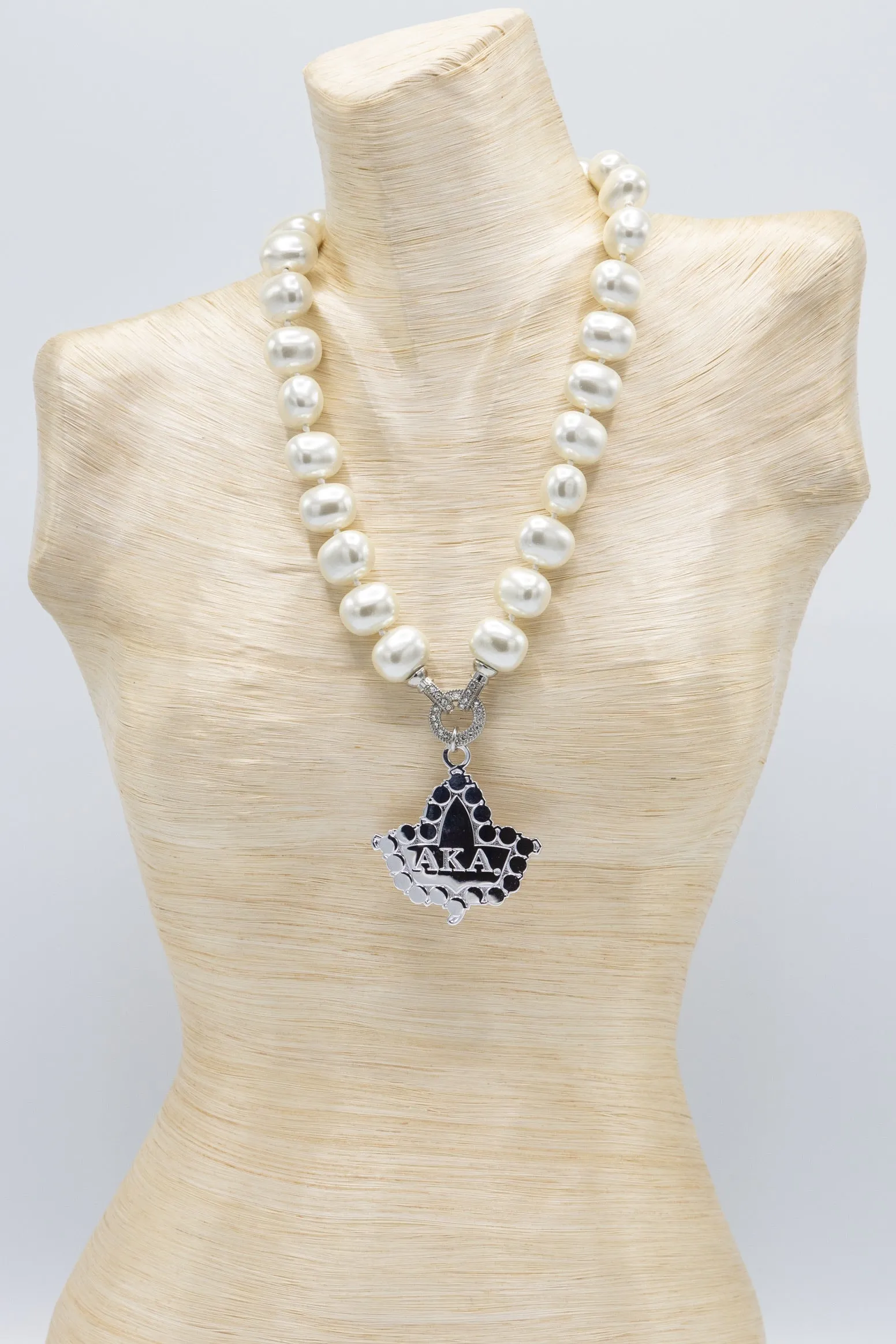 AKA Shell Pearl Pendant Necklaces and bracelets