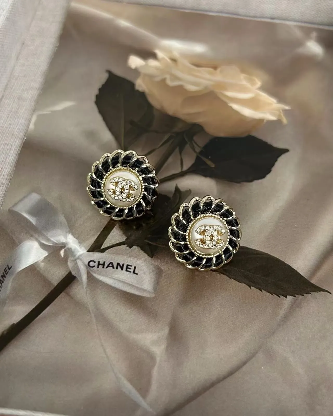 Black pierced leather rhinestone round earrings