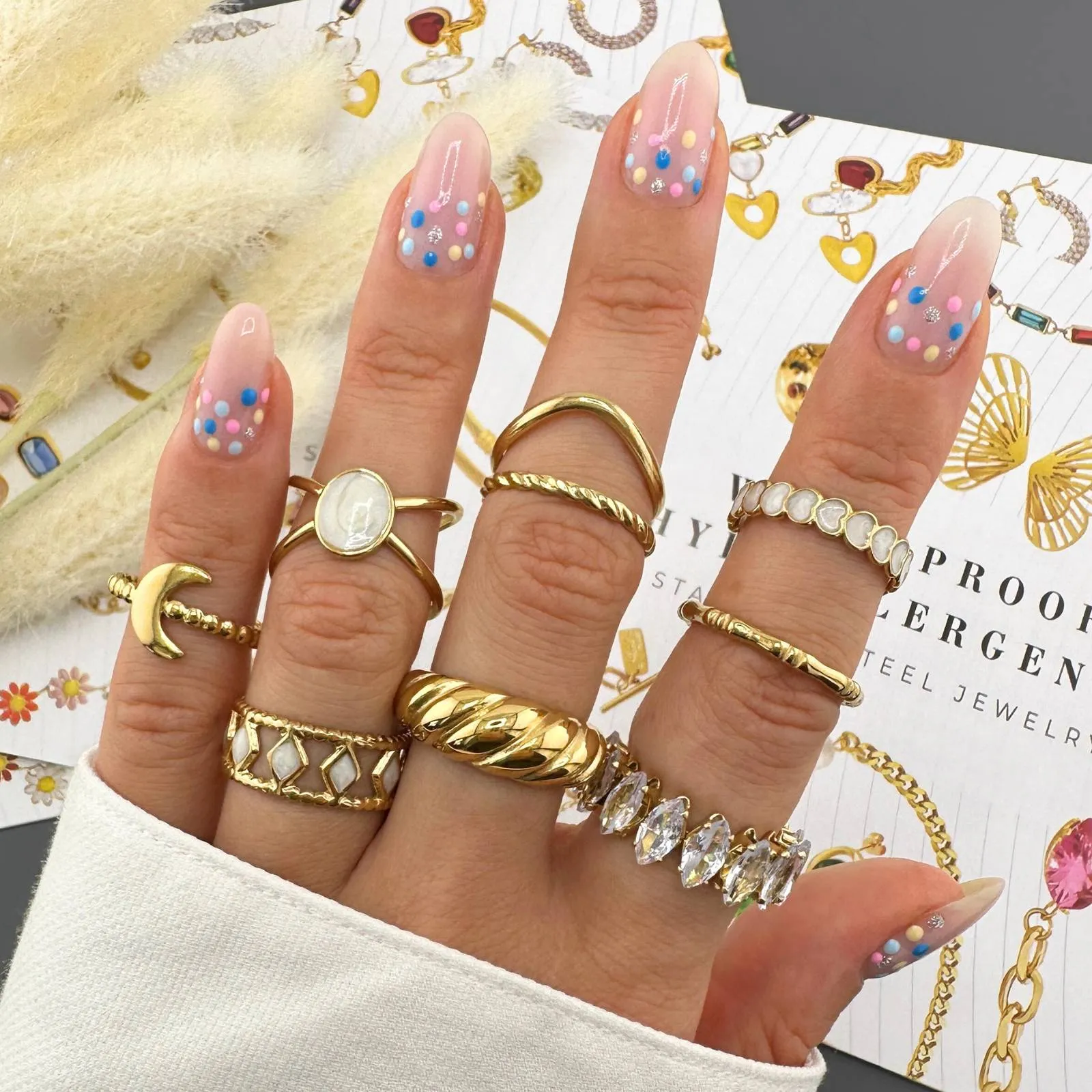 Bloom Loop Statement Ring – Mother-of-Pearl