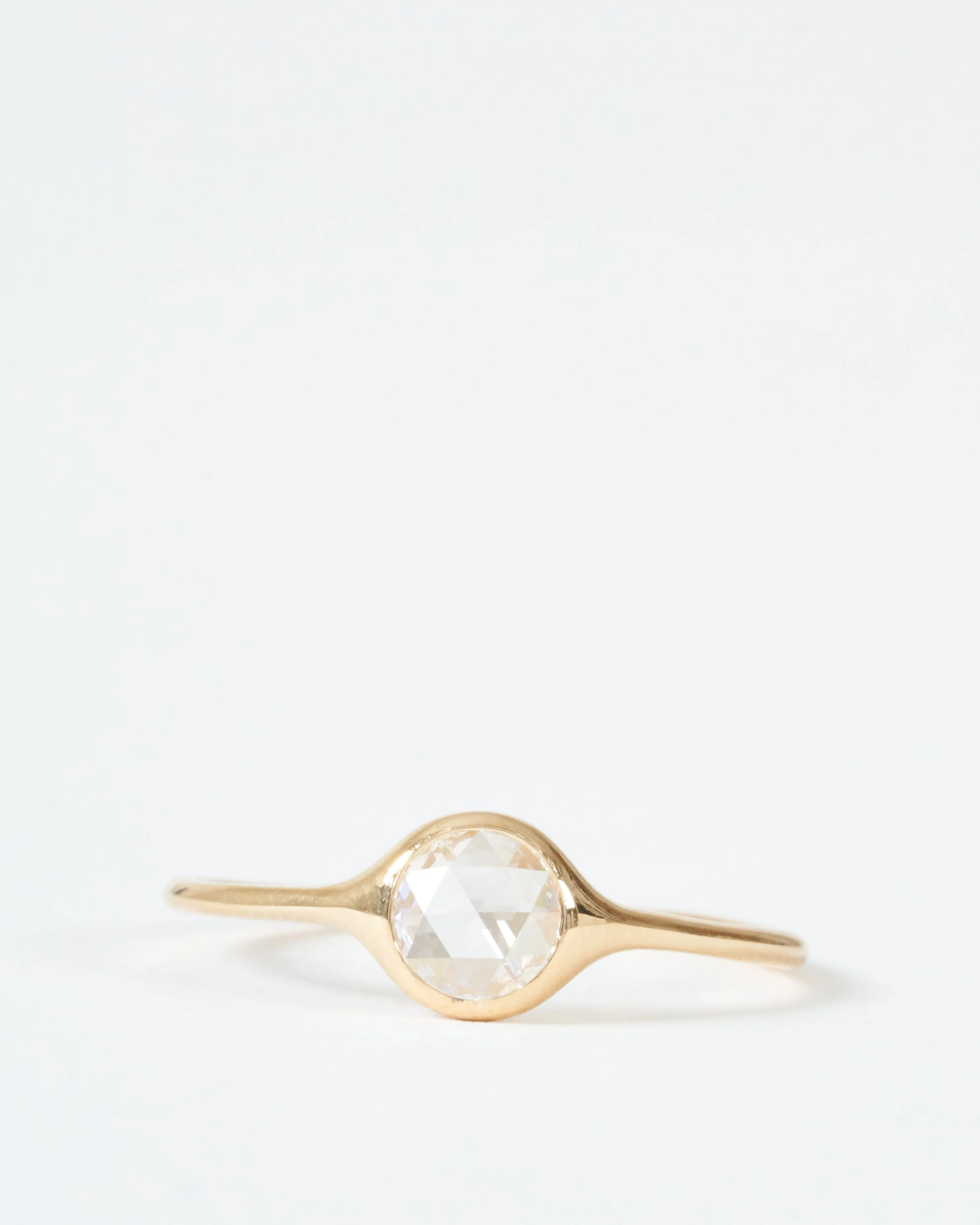 carved ring round