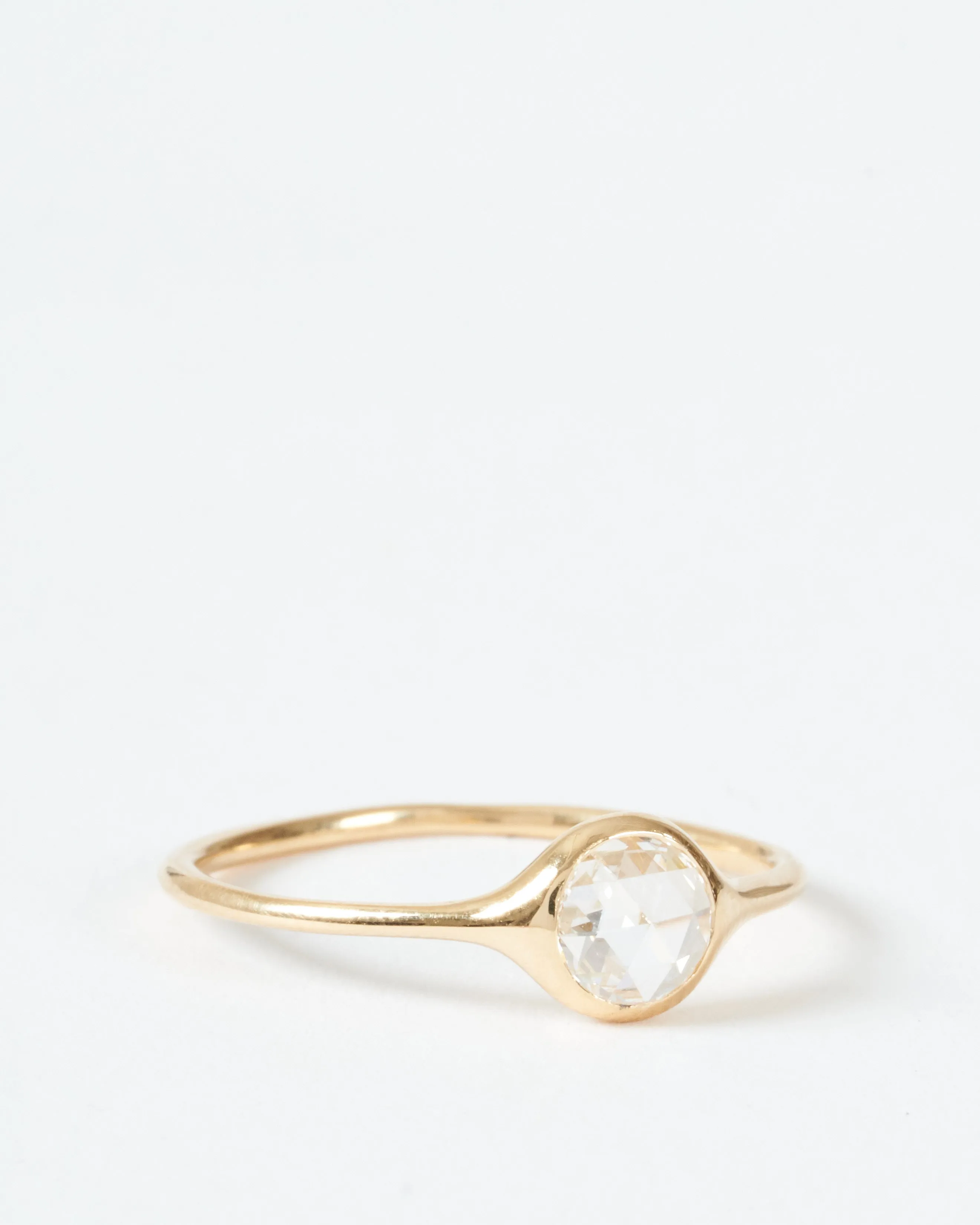 carved ring round