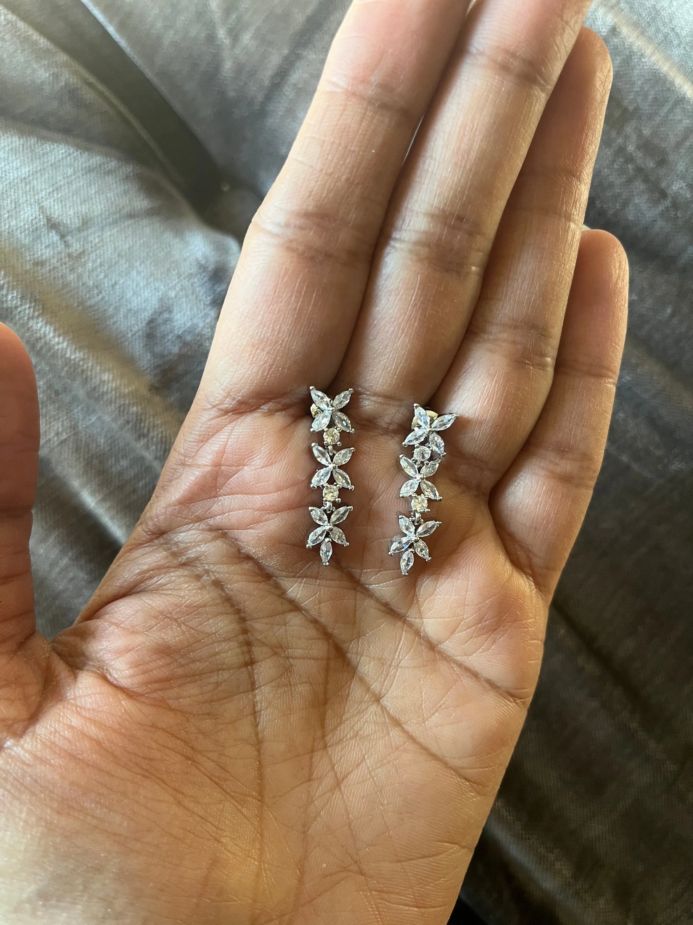 Clear crystal earrings , bridal small clear earrings , bridal silver earrings , bridal white crystal earring ,