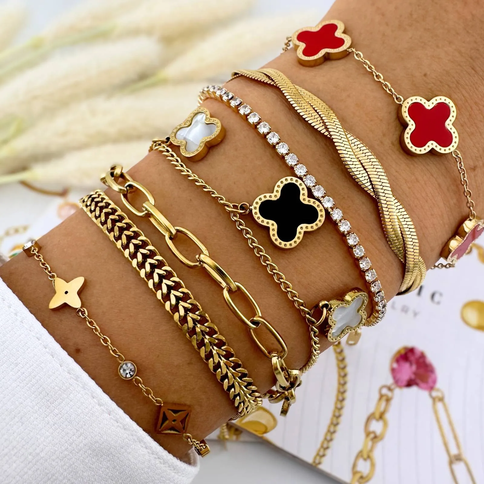 Clover Medallion Link Bracelet – 18K Gold