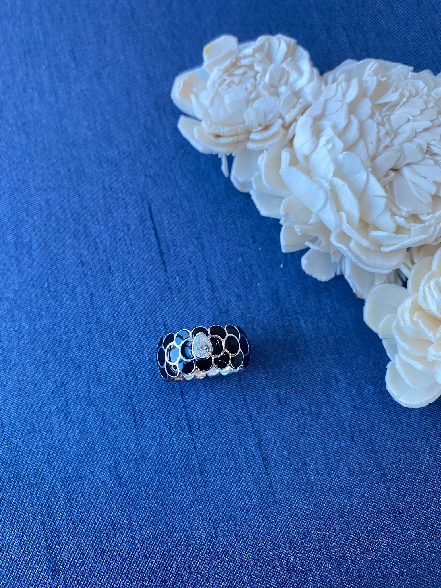 Design Enamel Rings with Pear Diamonds