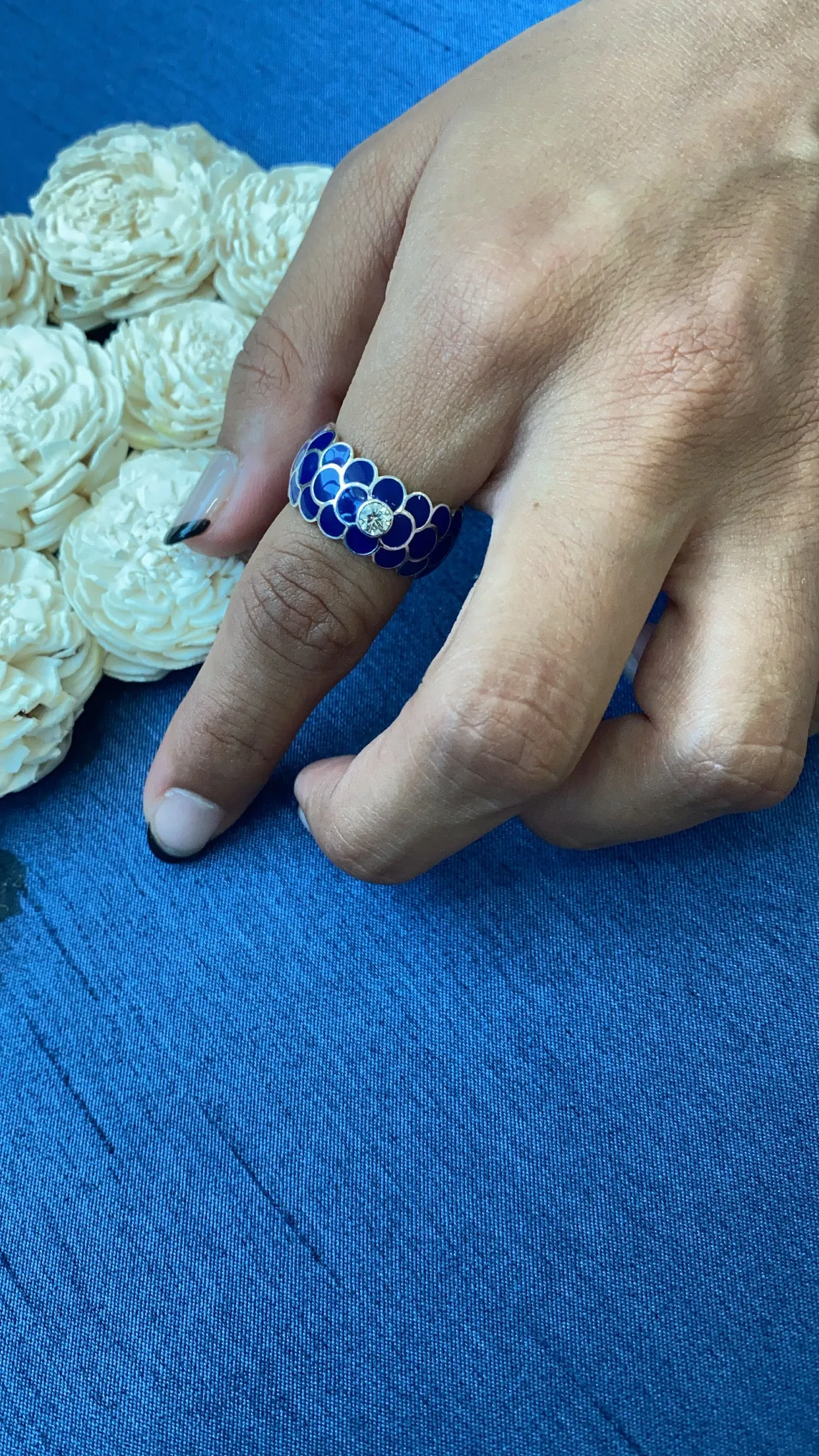Design Enamel Rings with Round Diamonds