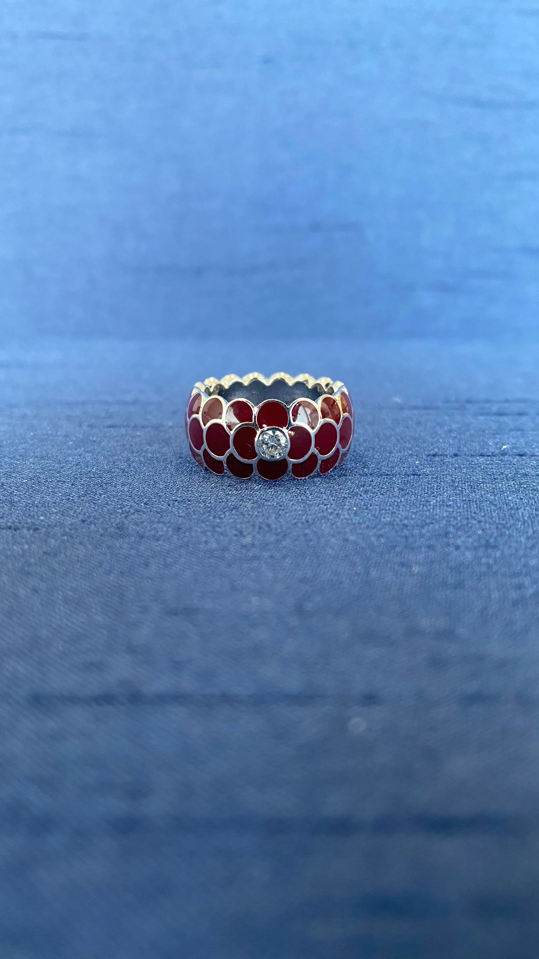 Design Enamel Rings with Round Diamonds