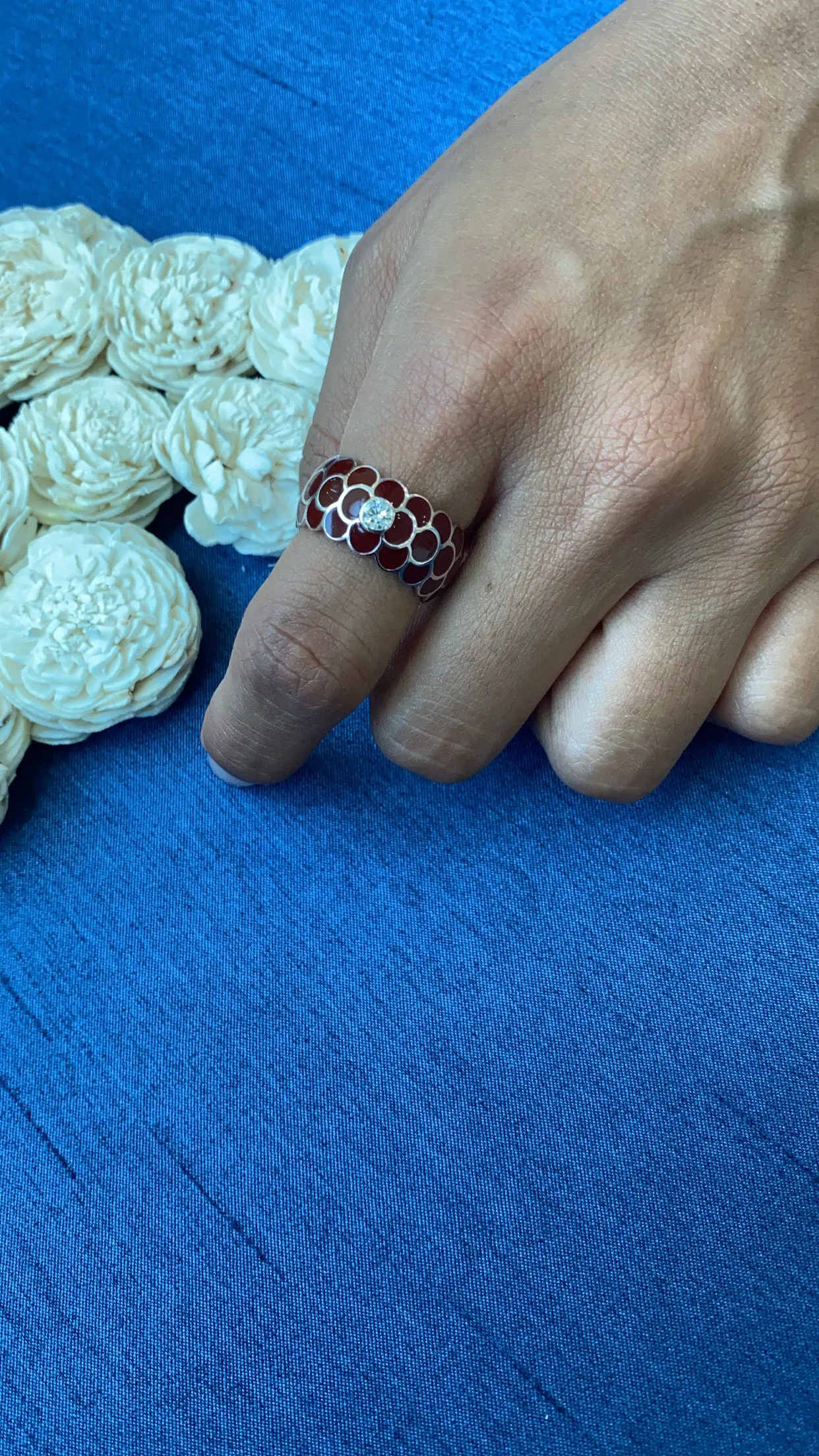 Design Enamel Rings with Round Diamonds