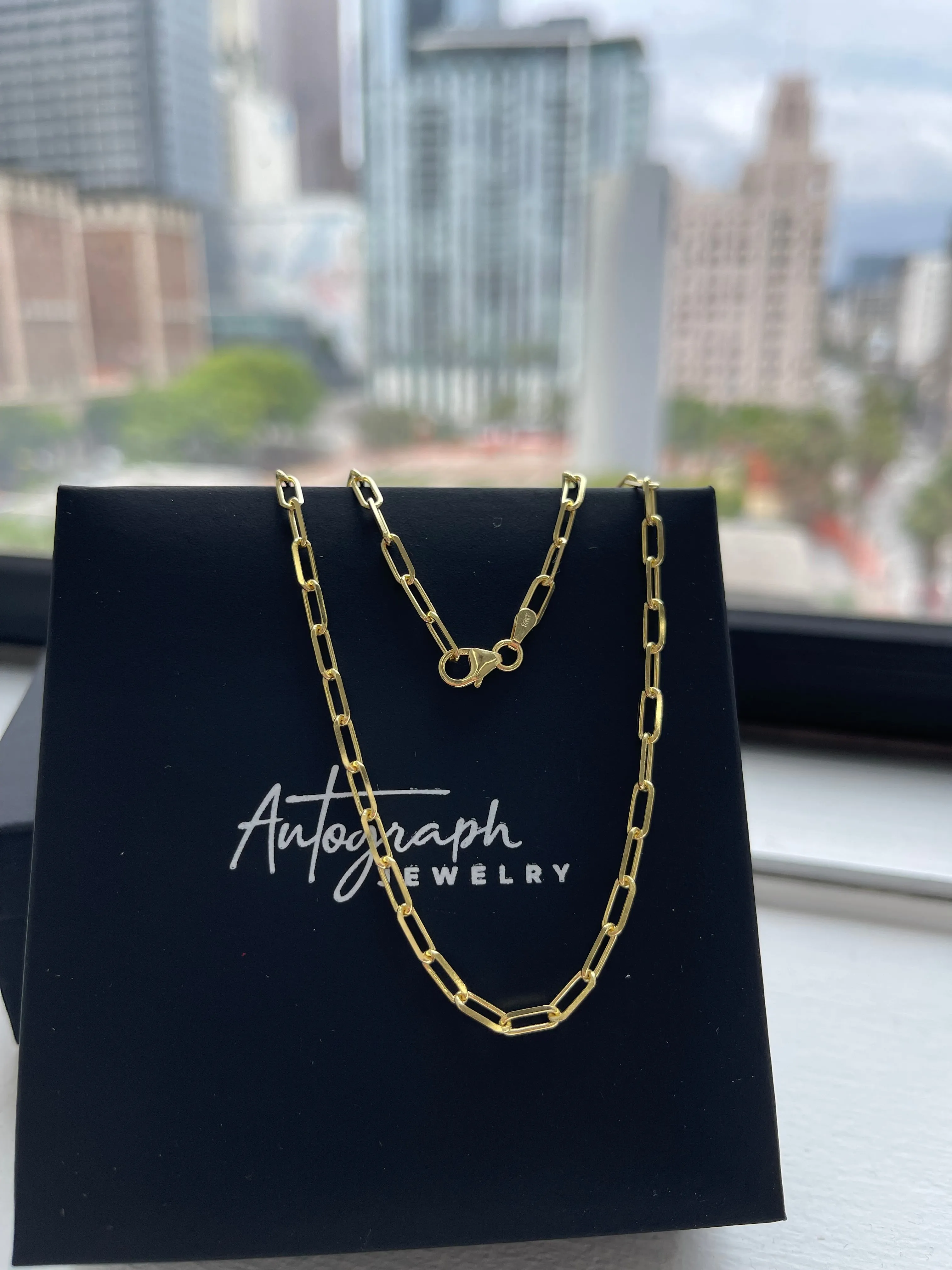 ESSENTIAL SOLID GOLD PAPER CLIP CHAIN -MEDIUM