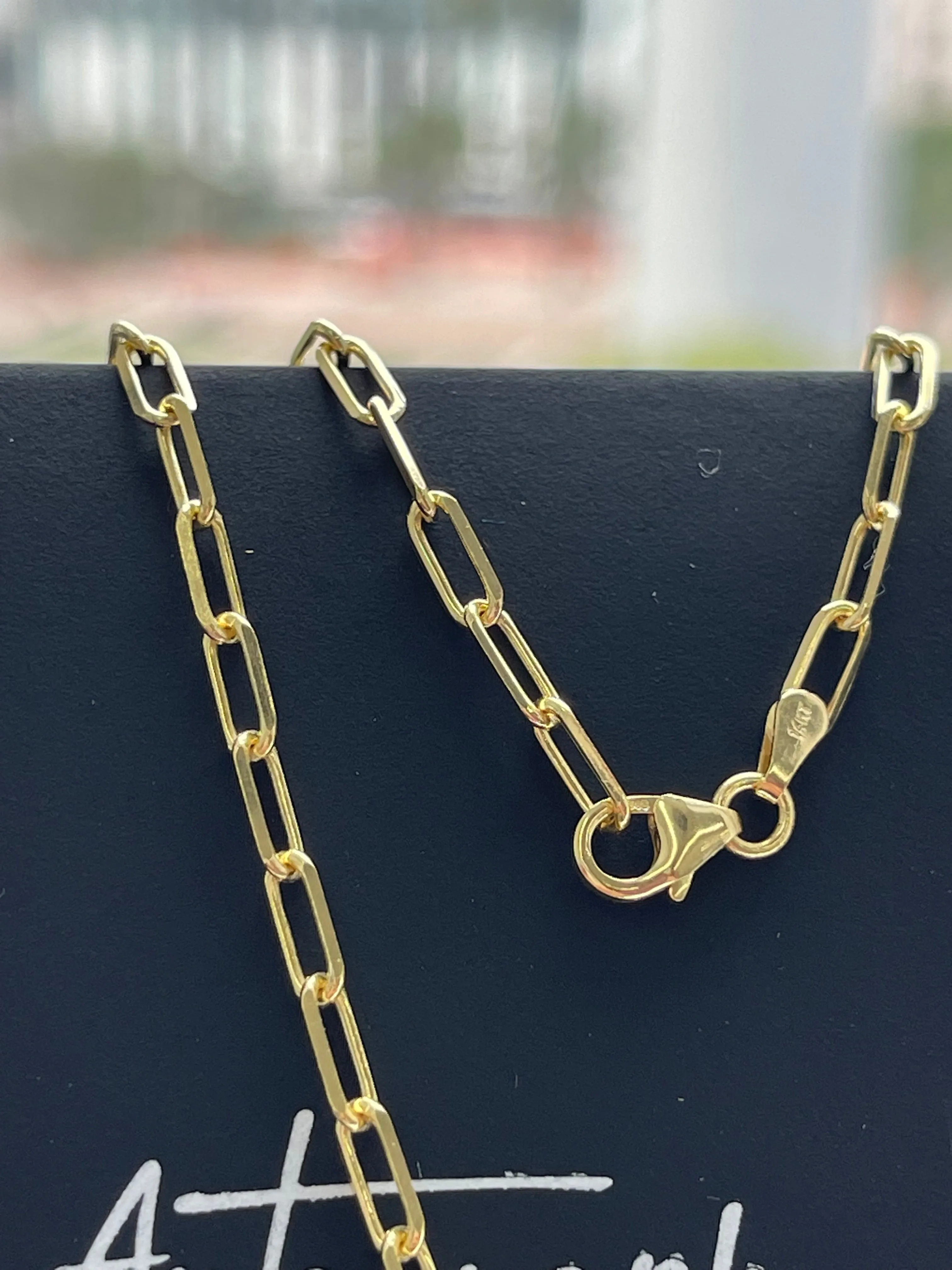 ESSENTIAL SOLID GOLD PAPER CLIP CHAIN -MEDIUM