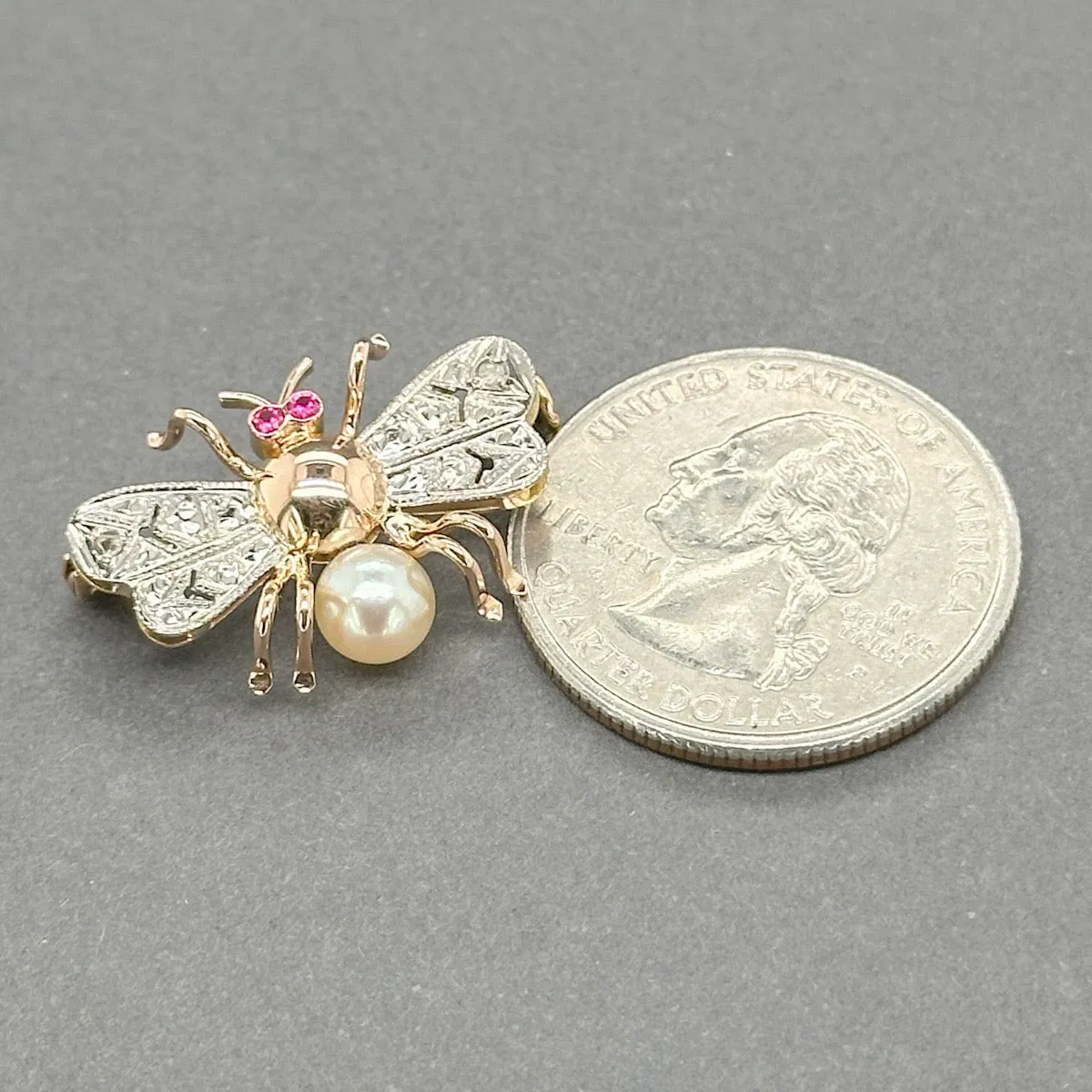 Estate Retro 17K TT Gold 0.04ctw Lab Ruby & 0.01ctw H-I/SI1-2 Diamond Bee Pin