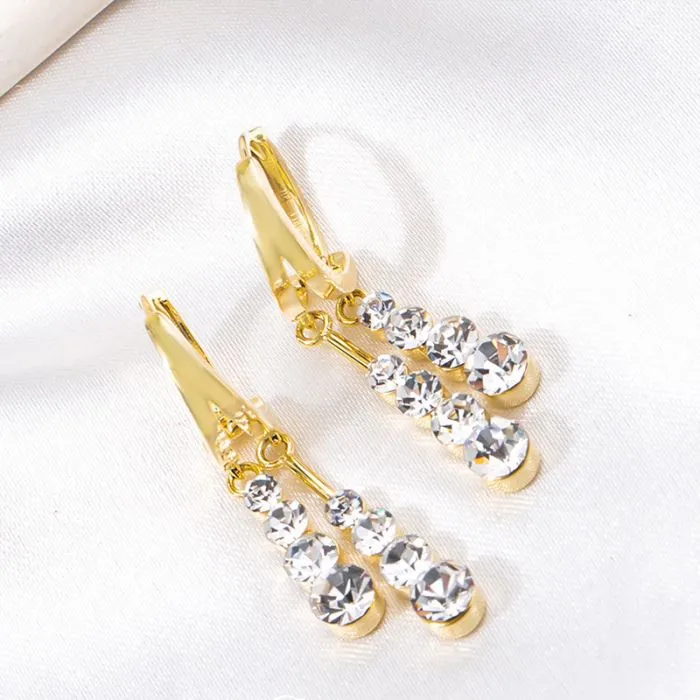 EUR407 Elegant Crystal Waterfall Earrings in Gold
