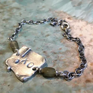 Labradorite XO bracelet - Connection.
