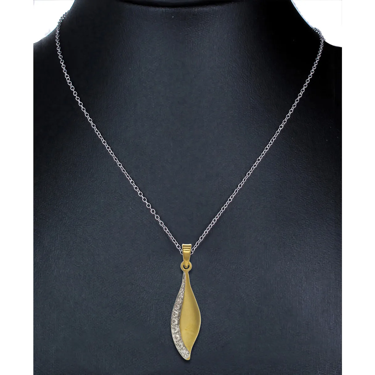 Pendant Necklace, Yellow Gold Plated Fashion Pendant Necklace for Women in Brass with 18 Inch Chain