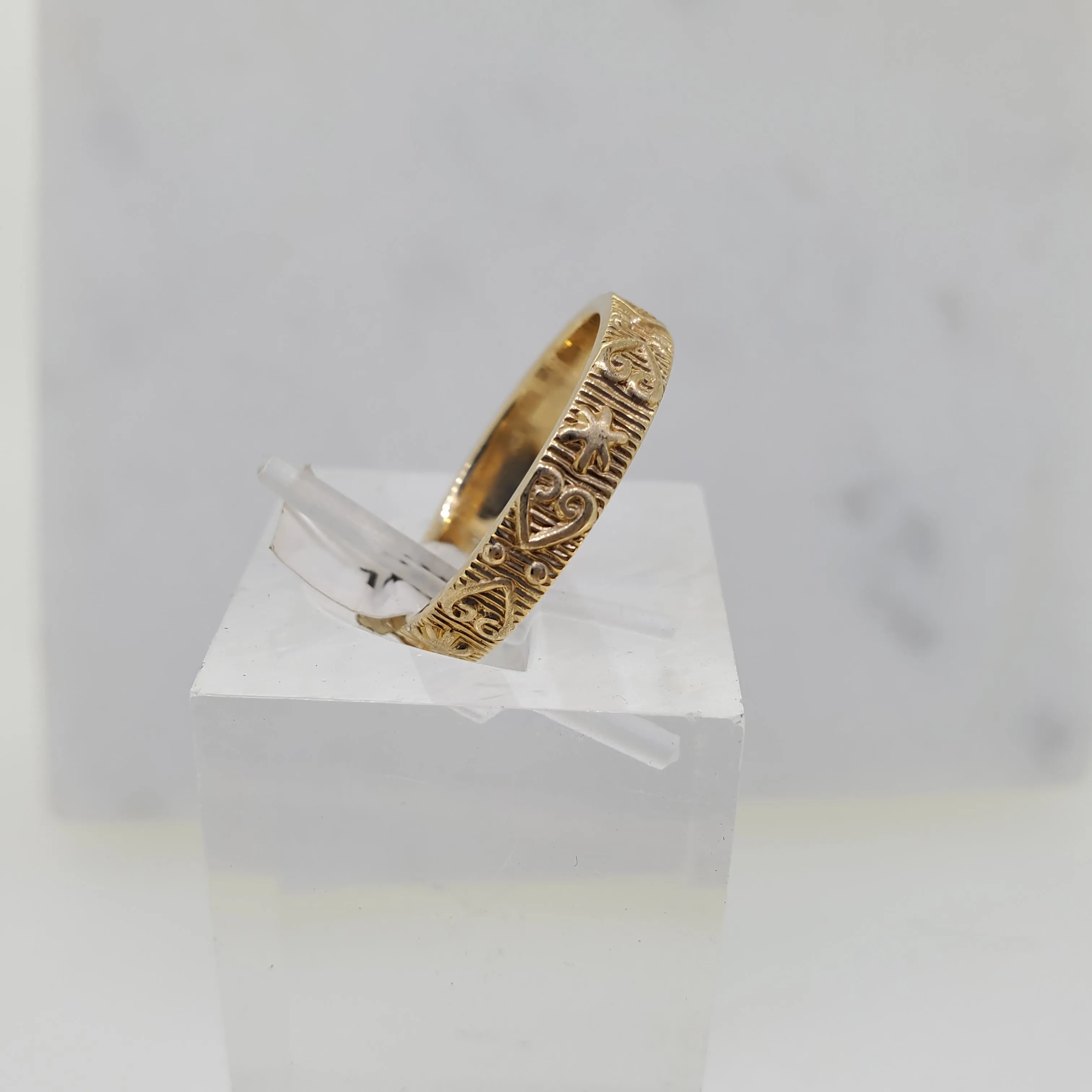 Sculptural Milgraim Band