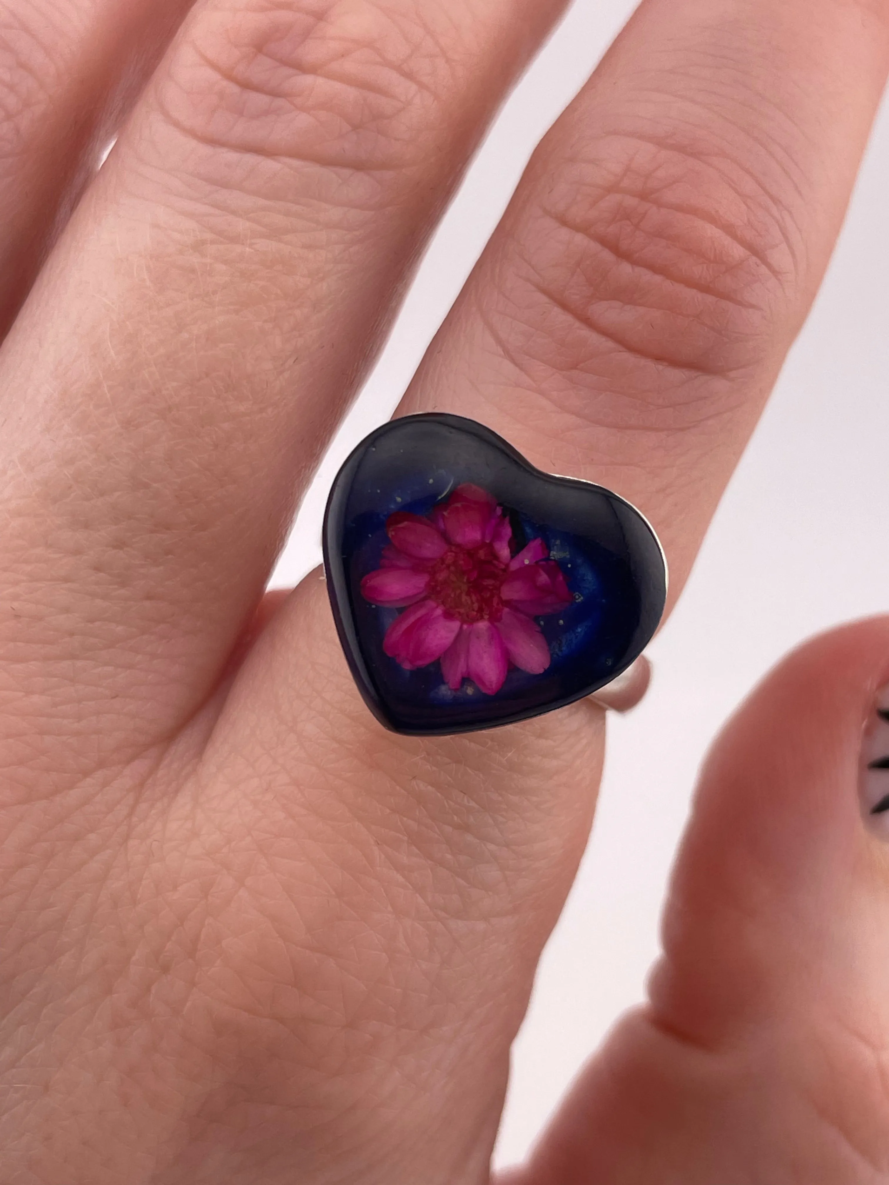 sterling silver flower in resin heart shaped ring *SELECT SIZE*