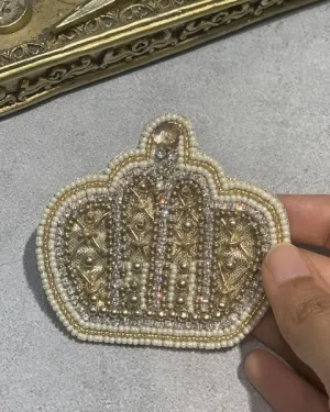 the crown of gold brooch