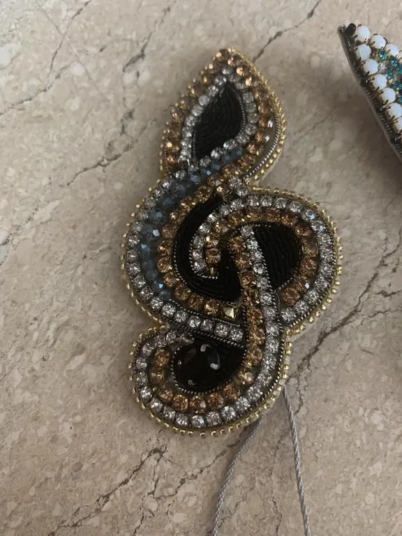 the music notes brooch