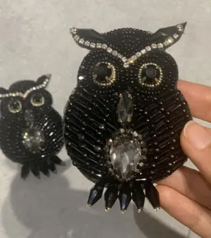 the owl black brooch