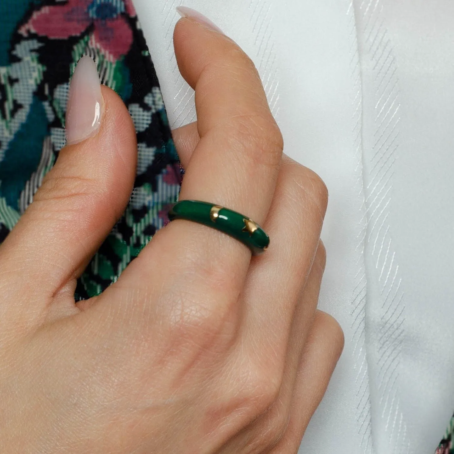 Vintage Green Enamel Band Ring of 14k Gold