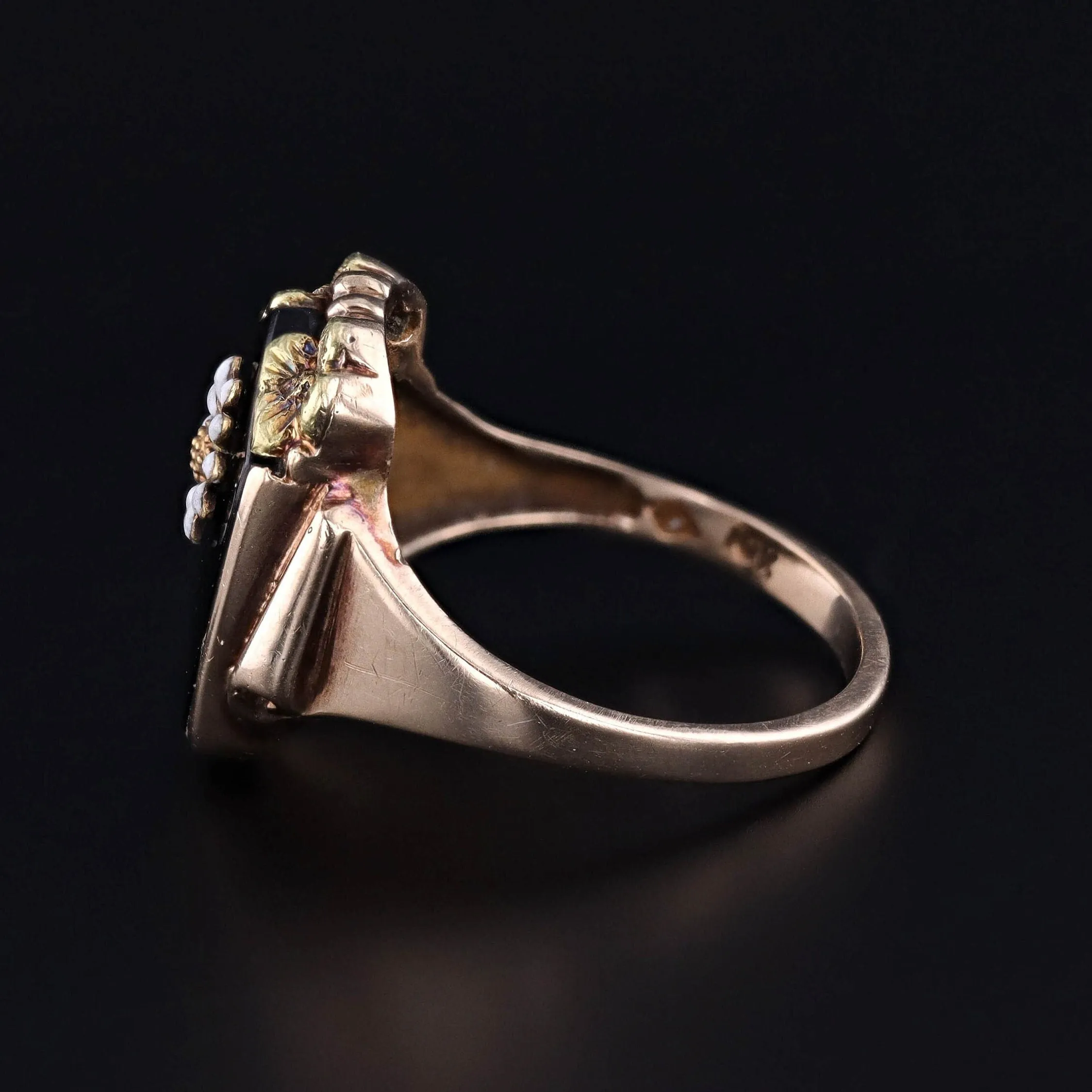 Vintage Onyx and Enamel Daisy Ring of 10k Gold
