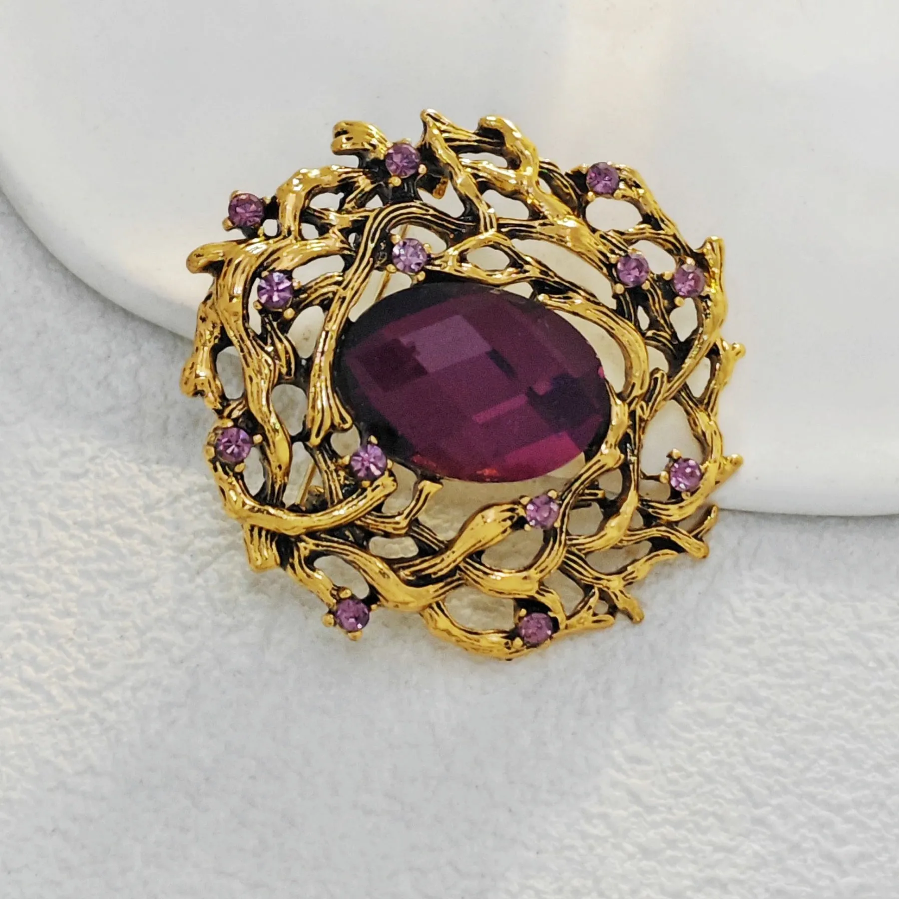 Vintage Stylish Amethyst Purple Oval Art Deco Brooch with Branch Detail