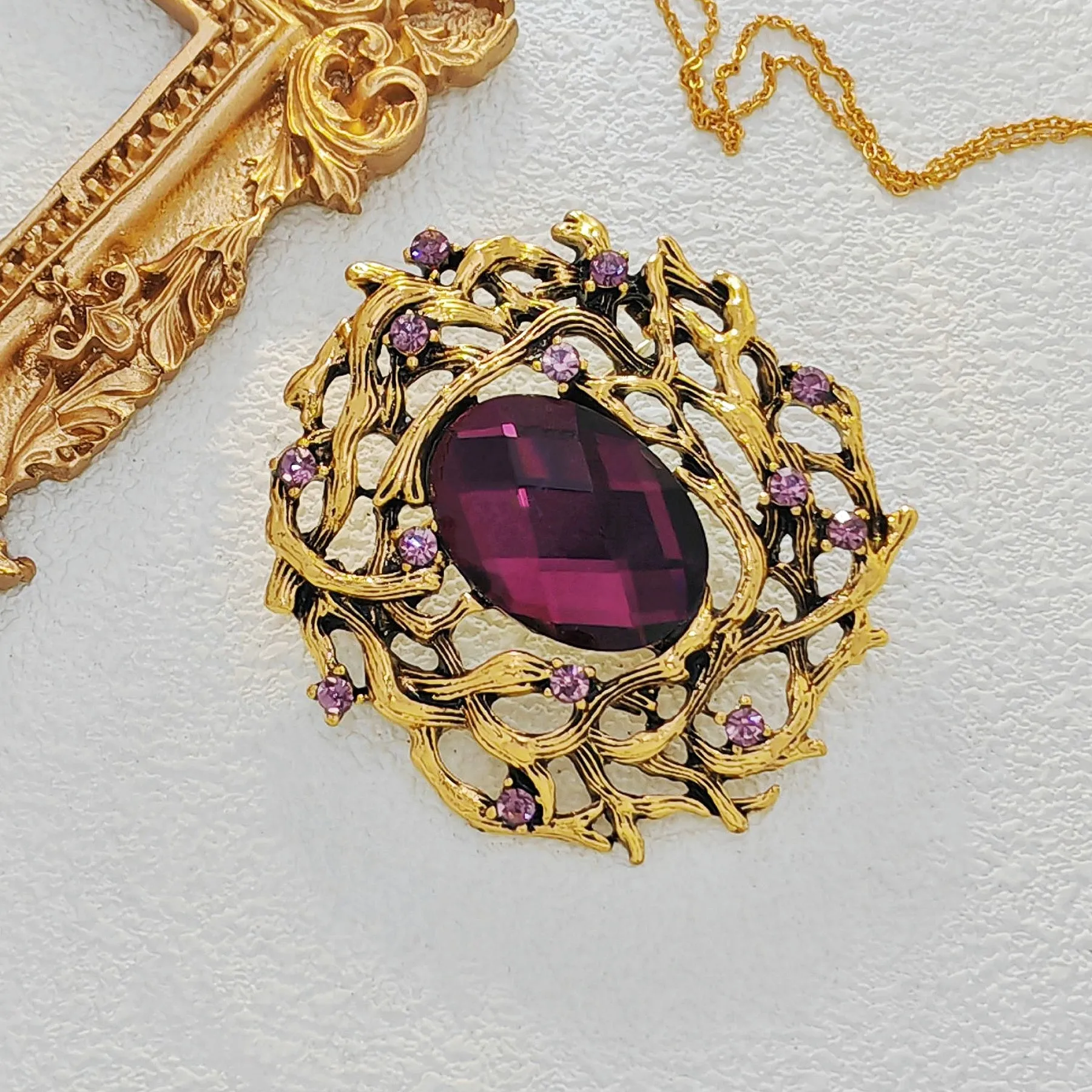 Vintage Stylish Amethyst Purple Oval Art Deco Brooch with Branch Detail