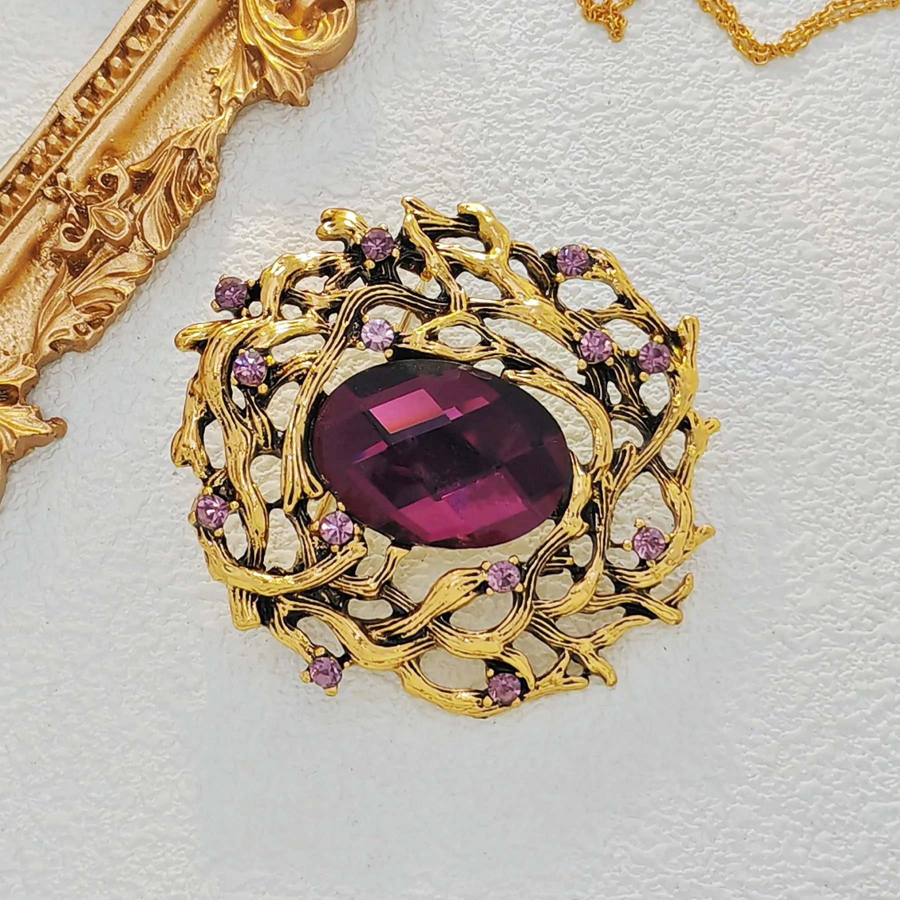 Vintage Stylish Amethyst Purple Oval Art Deco Brooch with Branch Detail