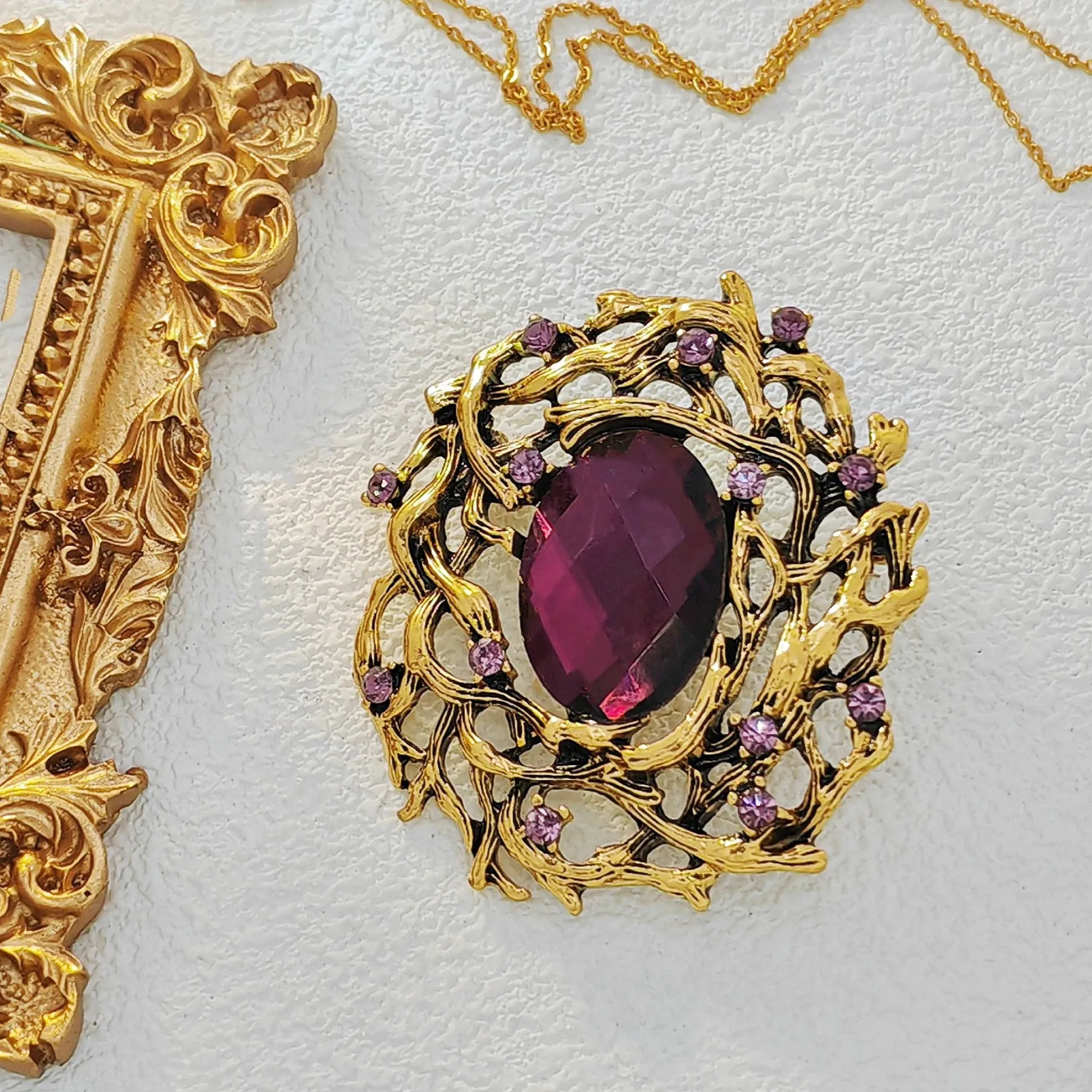 Vintage Stylish Amethyst Purple Oval Art Deco Brooch with Branch Detail